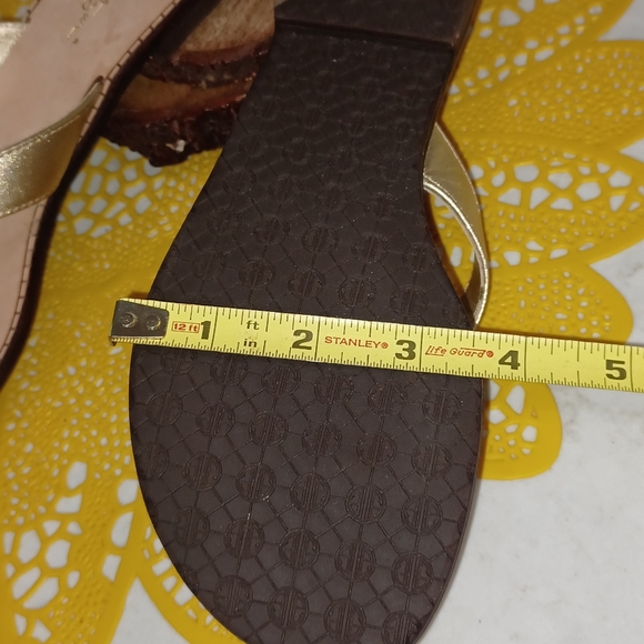 Lillipulitzer gold sandal. Never worn condition. - Picture 3 of 7